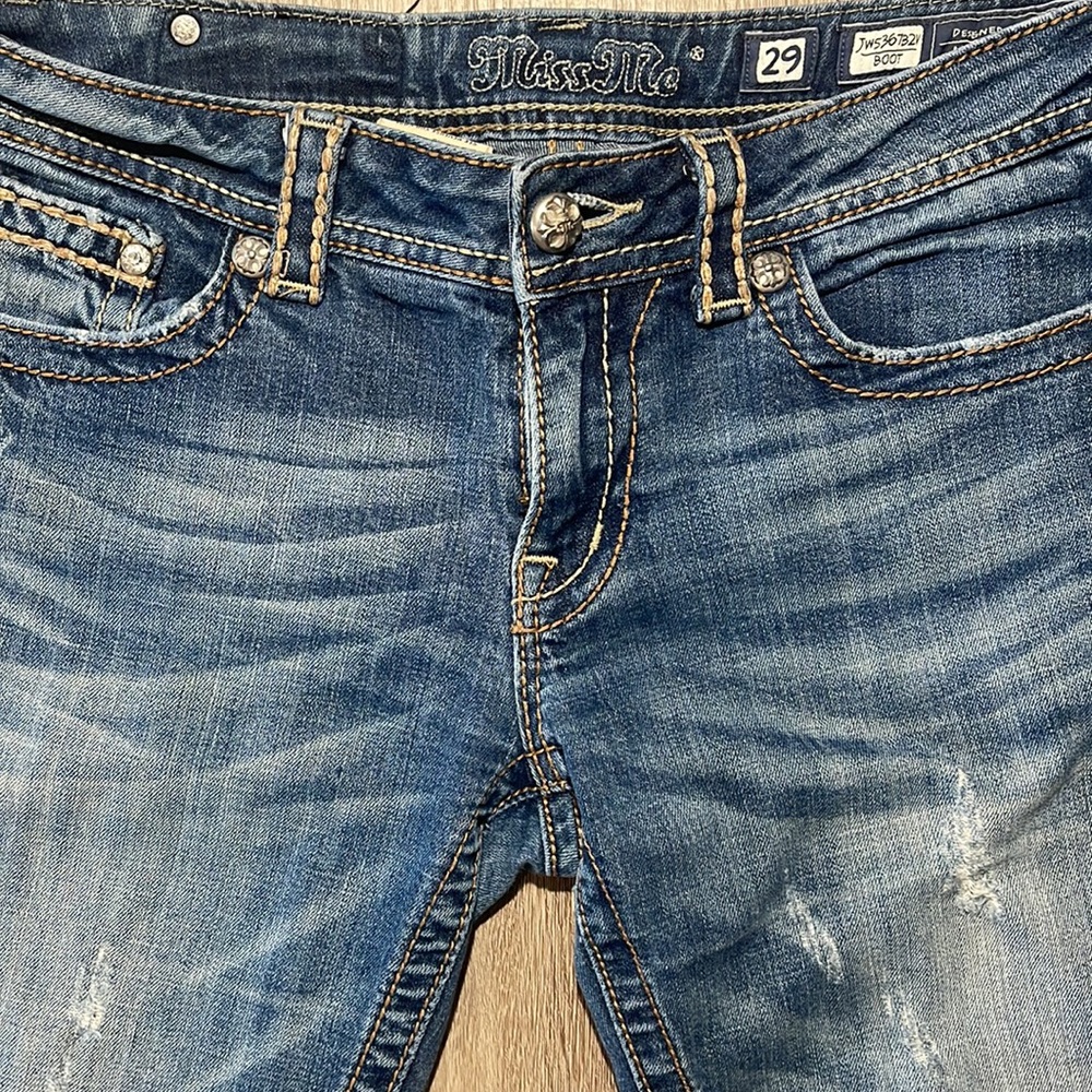 Miss Me Boot Distressed Low Rise | Size 29 - Picture 8 of 16